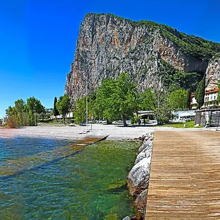 Campione Ora By Gardadomusmea * Campione del Garda