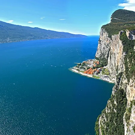 Campione Ora By Gardadomusmea * Campione del Garda