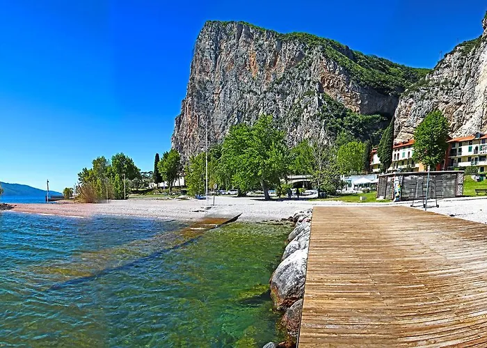 Campione Ora By Gardadomusmea * Campione del Garda